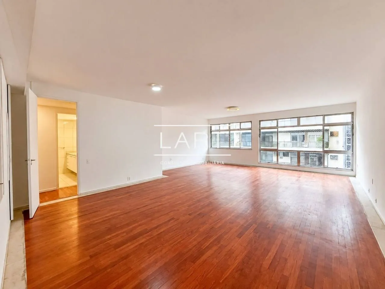 Unfurnished 225 m² apartment with 3 bedrooms and 1 parking