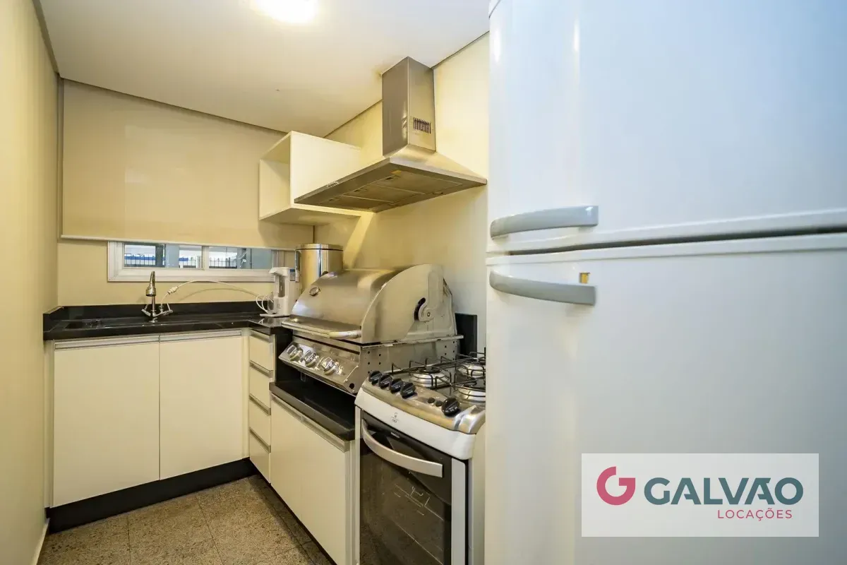 2-bedroom apartment with wood or laminate floors — photo 11