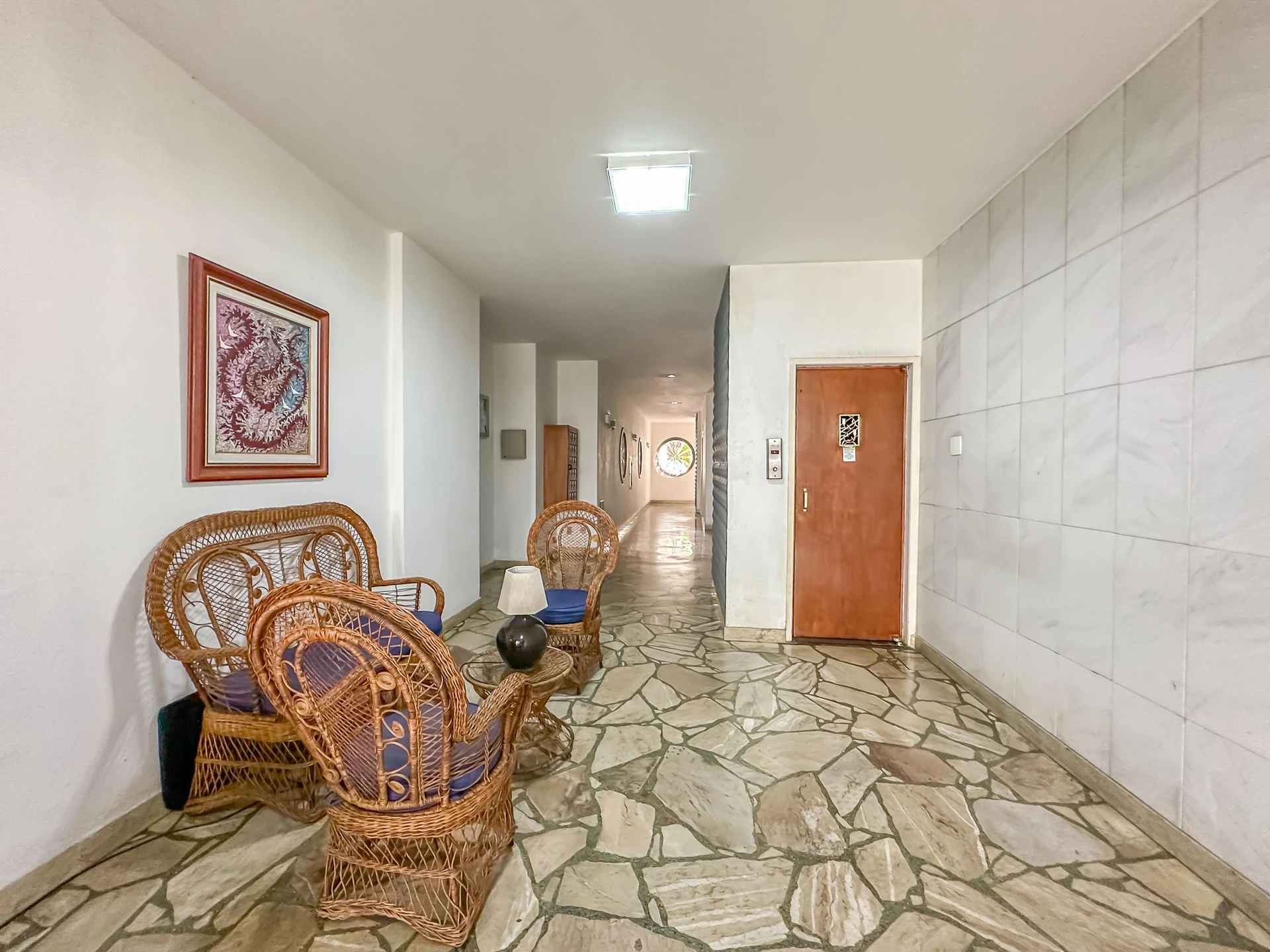140 m² apartment with a jacuzzi and a bathtub — photo 59