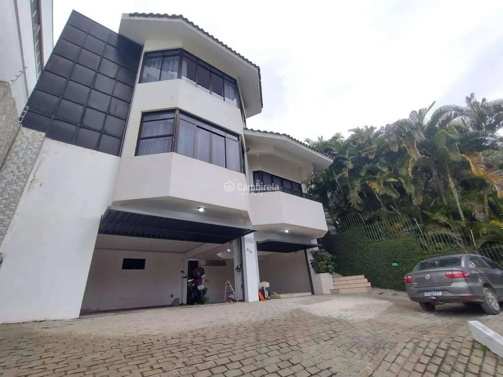 Casa com 4 dormitórios e jardim privativo — photo 2