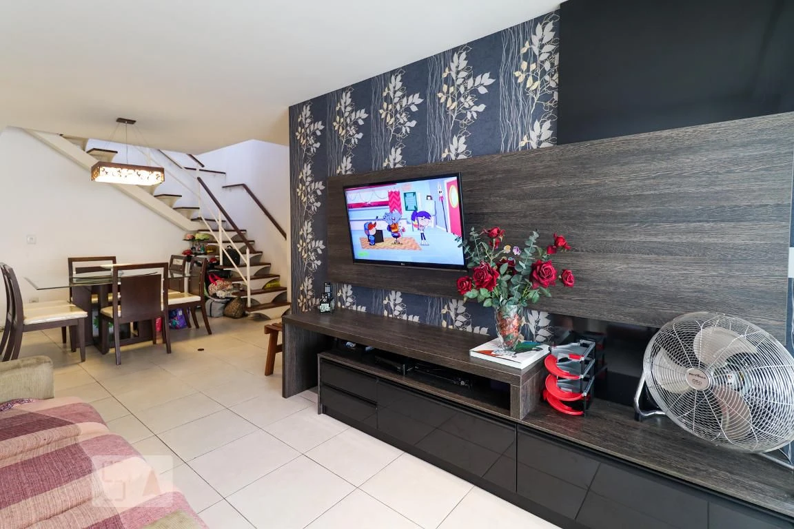 Rental apartment with 4 bedrooms and a glassed-in balcony — photo 16