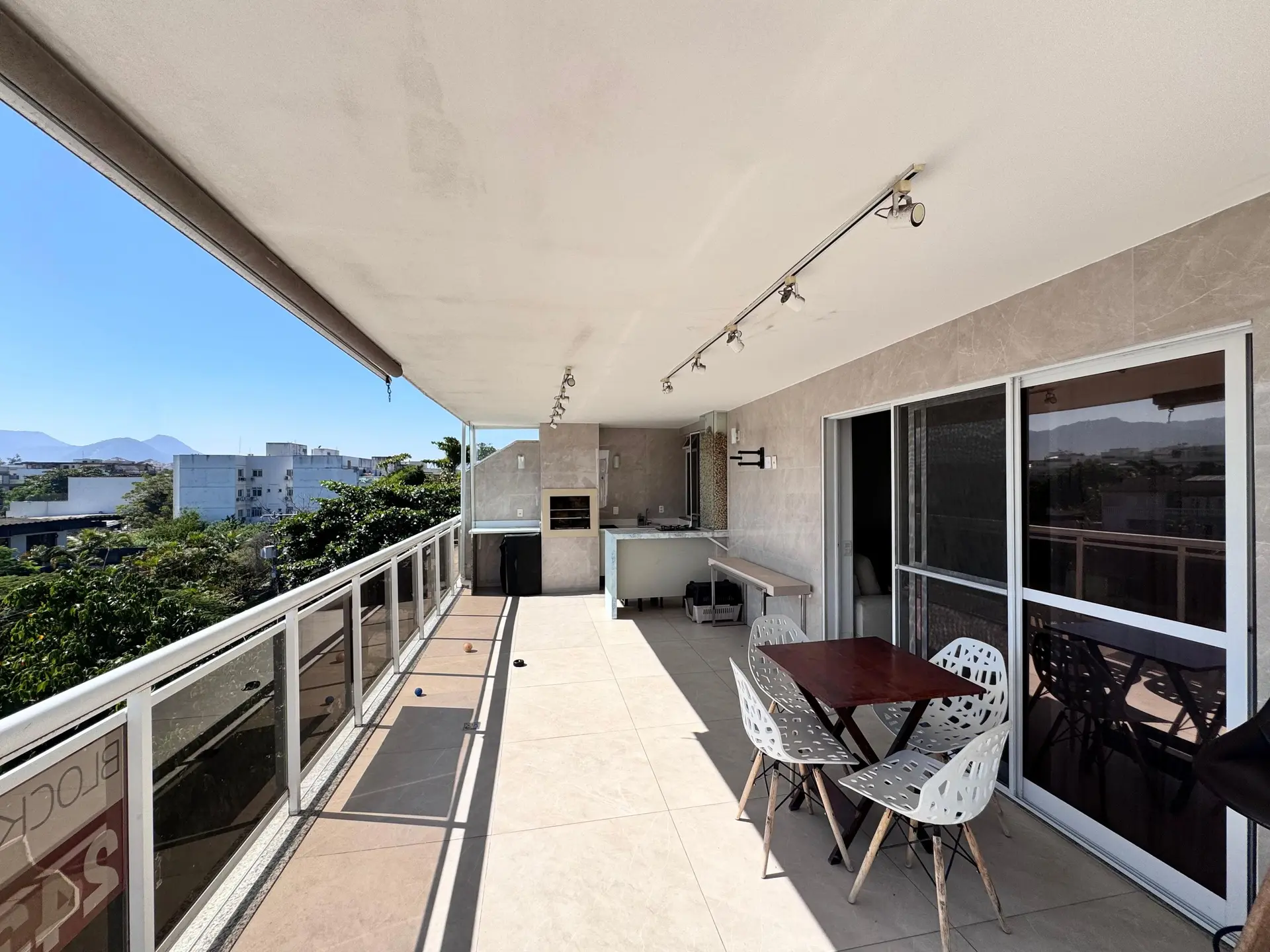Furnished apartment with 3 bedrooms and 2 parking spaces — photo 12