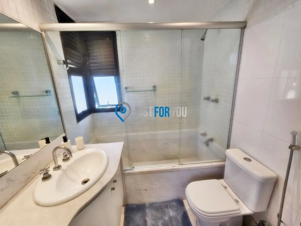 Furnished apartment with 4 bedrooms and 144 m² — photo 17