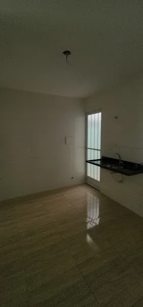 Unfurnished single-story house with 2 bedrooms and 2 baths — photo 8