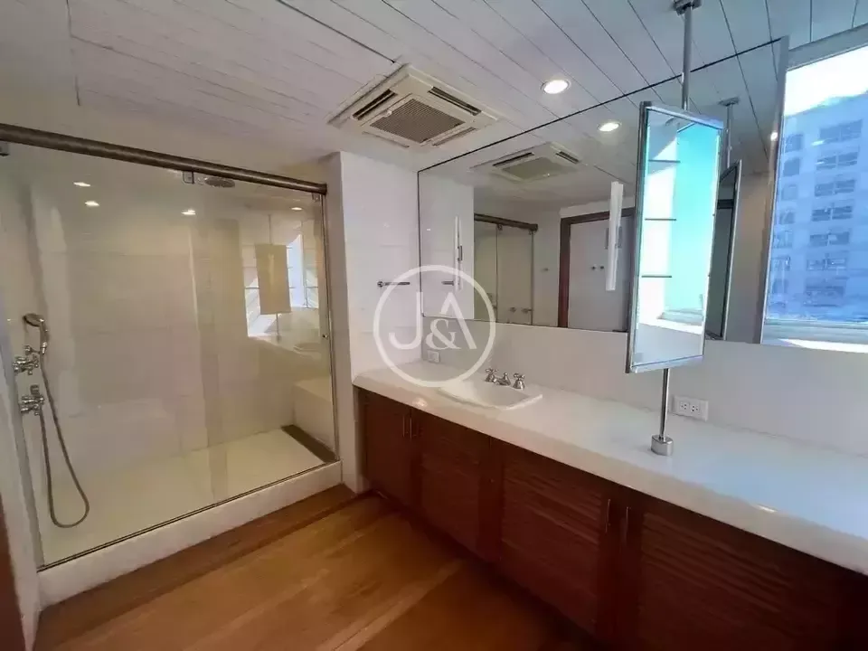 Water view in a 4-bedroom apartment, 838 m² — photo 3