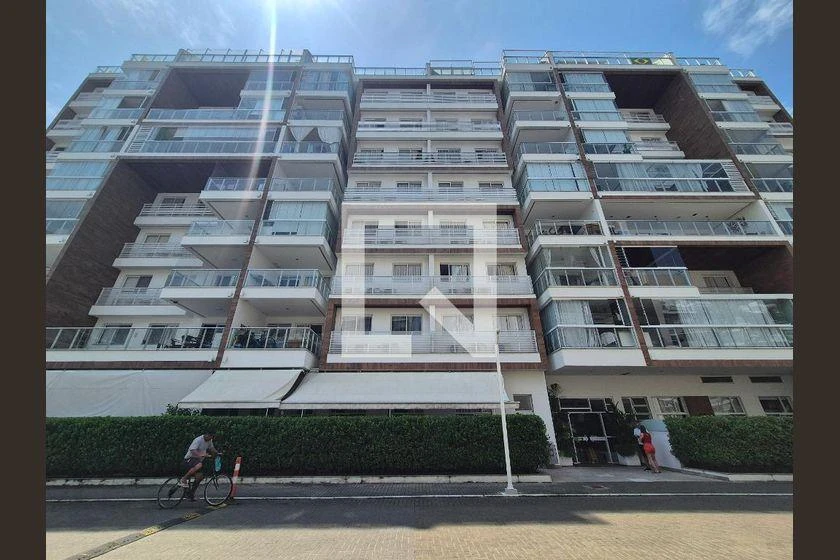 2-bedroom apartment in a building with a gym — photo 32