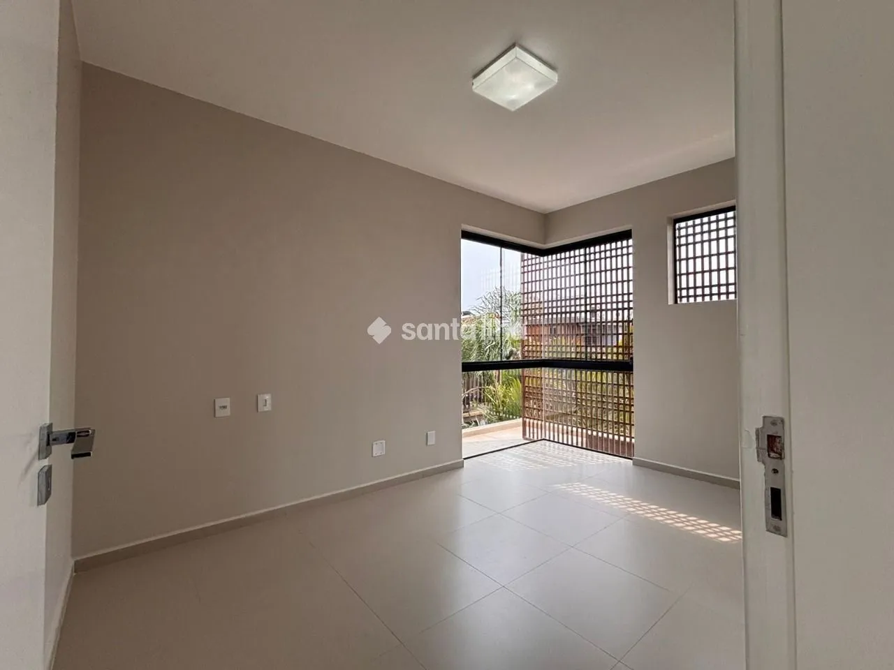 5-bedroom house with a water view — photo 6