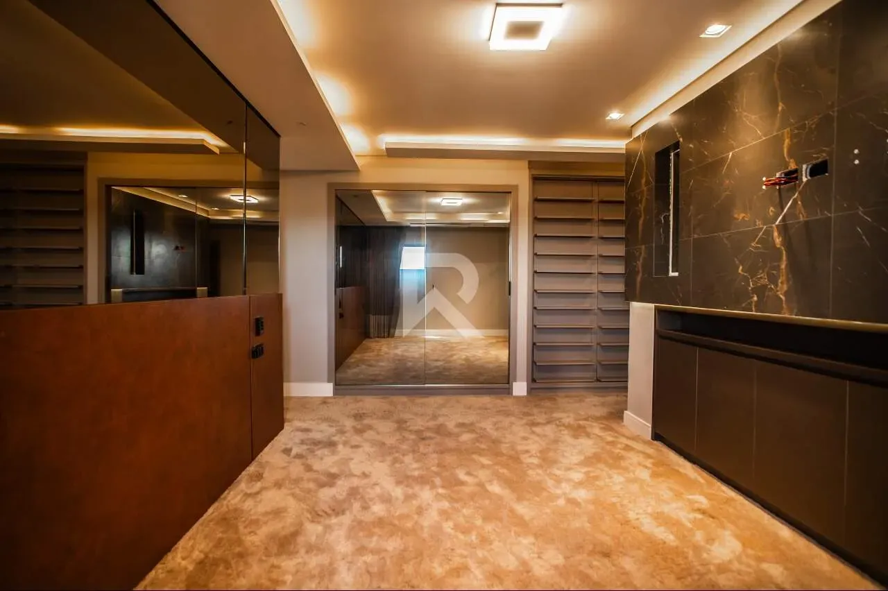 Apartment with 4 bedrooms, 3 en-suites and 463 m² — photo 28