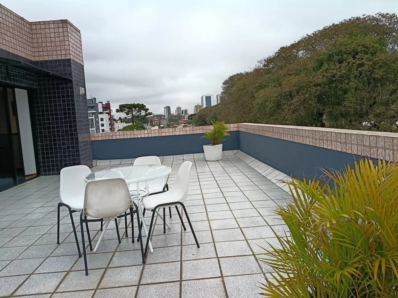80 m² apartment with a home office and a washing machine — photo 13