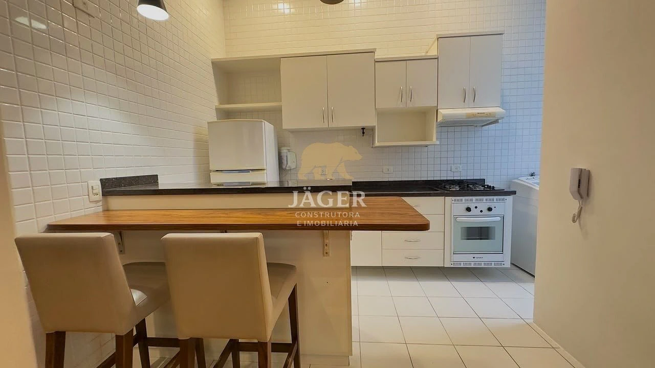185 m² apartment with a bathtub and a glass-enclosed balcony — photo 2