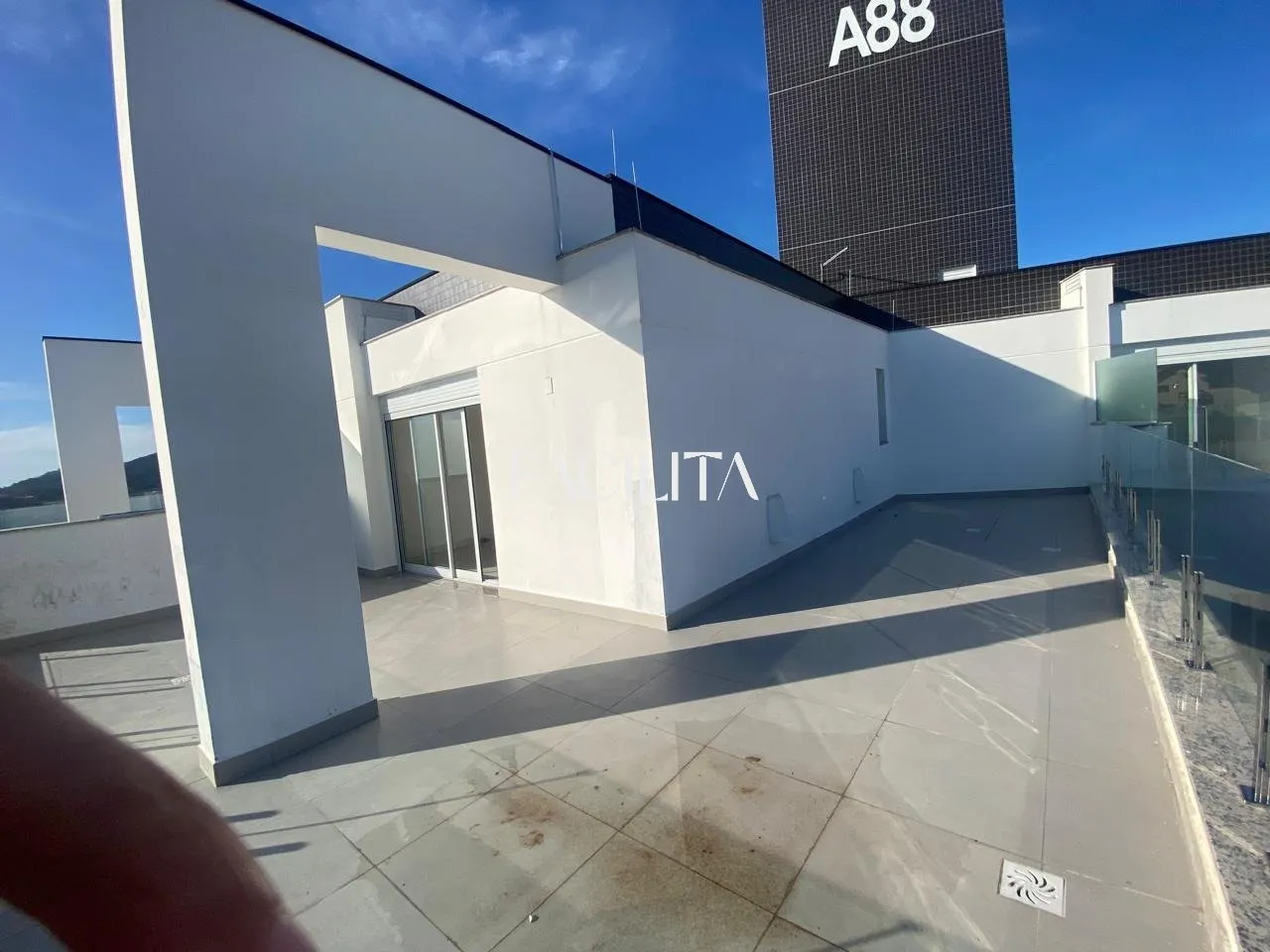 3 en-suite bedroom apartment, 163 m² and balcony — photo 20