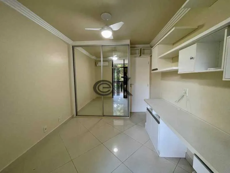 Furnished apartment, 98 m², with a glass-enclosed balcony — photo 15