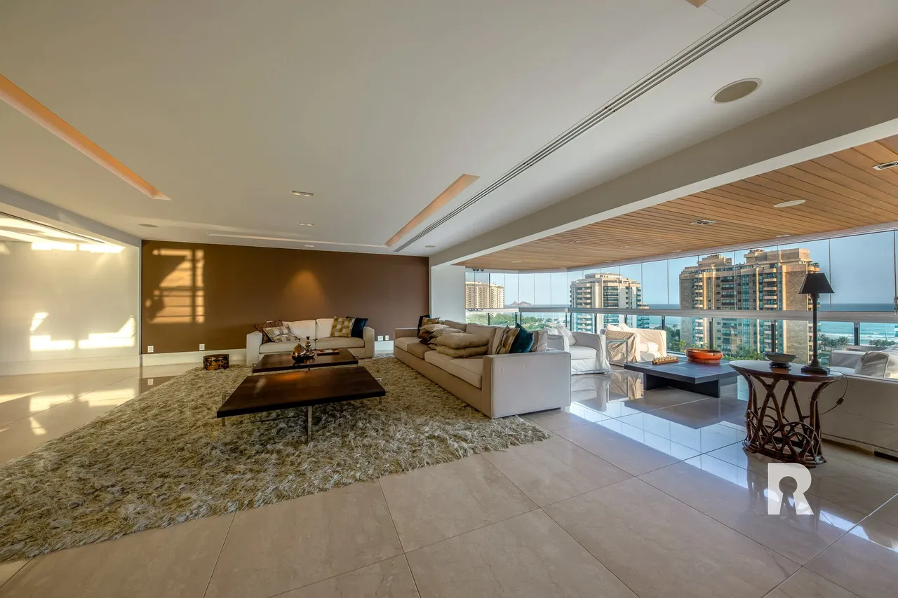 4-bedroom apartment with 5 bathrooms and enclosed balcony — photo 7