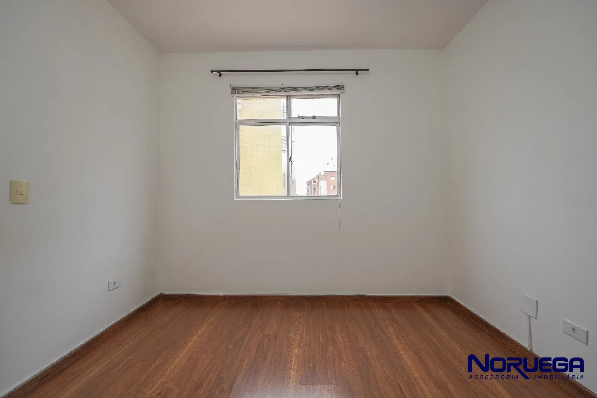 Wood or laminate floors in a 2-bedroom apartment, 103 m² — photo 20