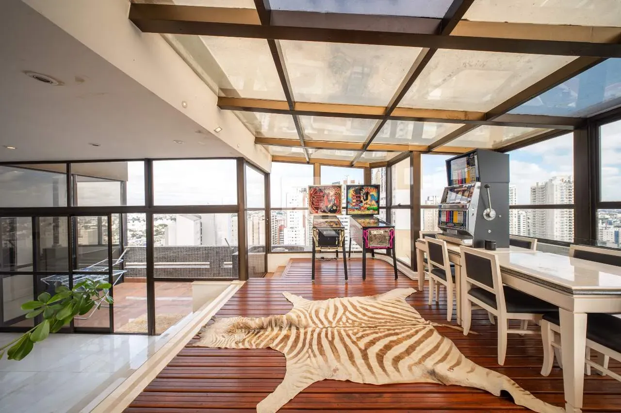 Furnished apartment with 3 bedrooms and 221 m² — photo 10