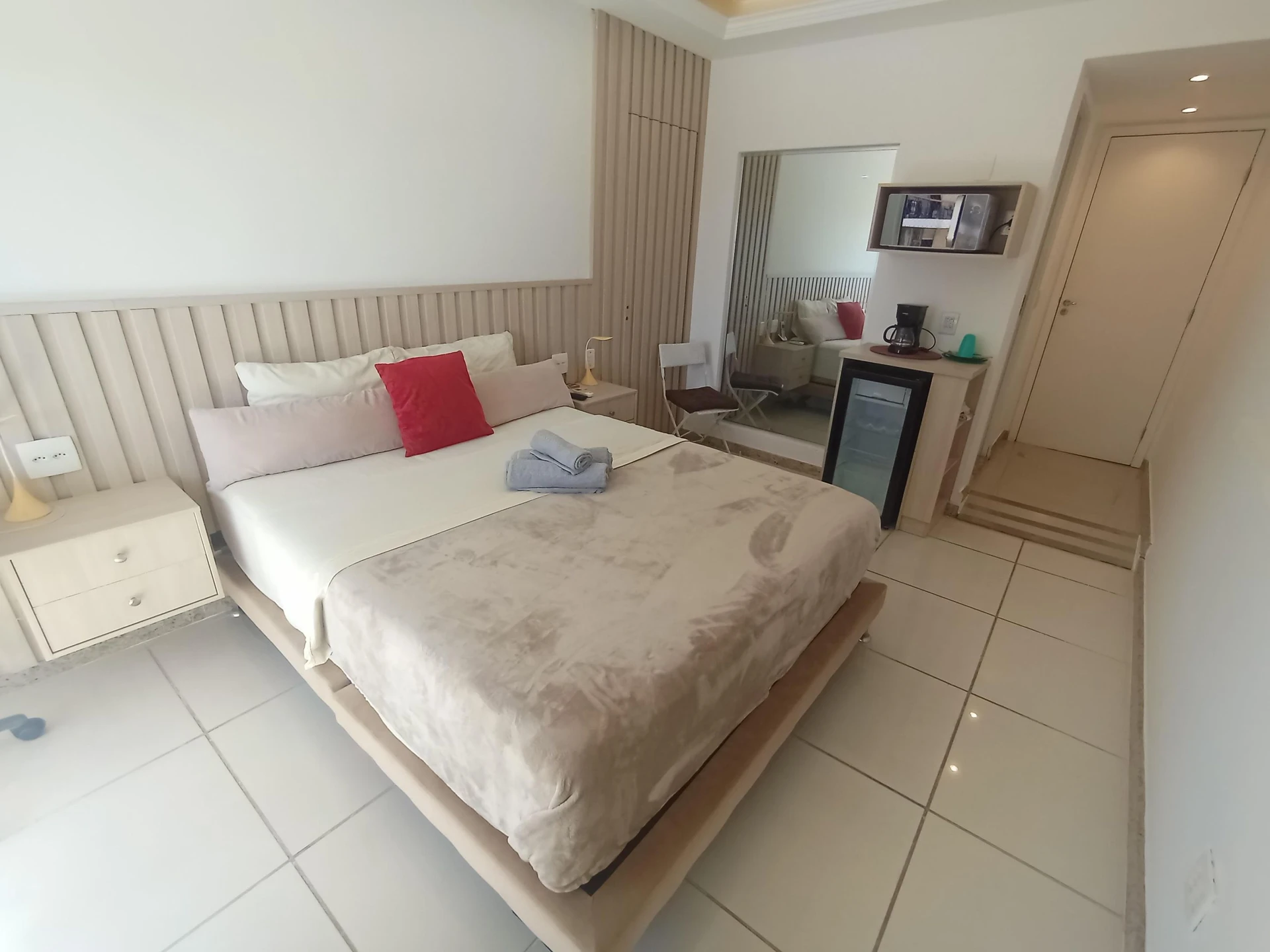 Estudio sin amueblar con balcón y 1 dormitorio en suite — photo 5