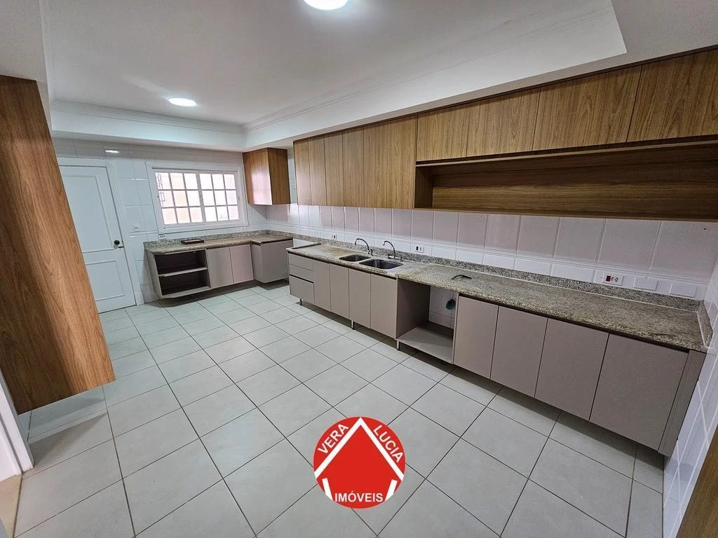 Casa, 600 m², com closet — photo 2
