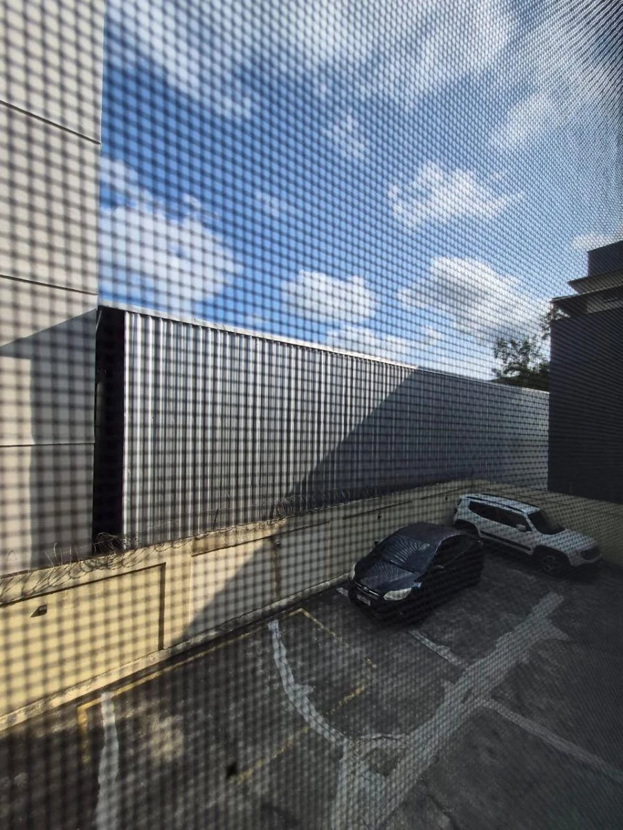 Furnished 3-bedroom apartment with enclosed glass balcony — photo 9
