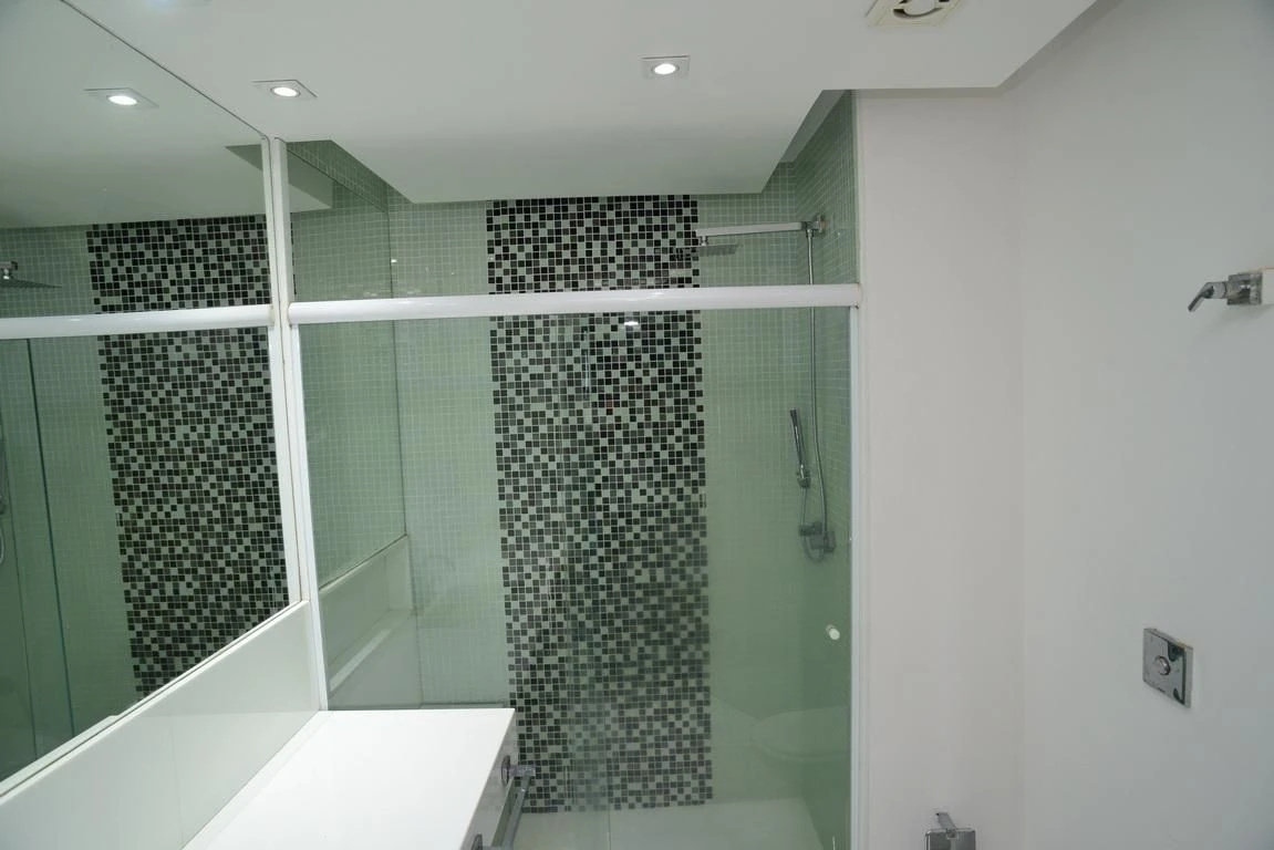 3-bedroom apartment in a building with a gym — photo 18
