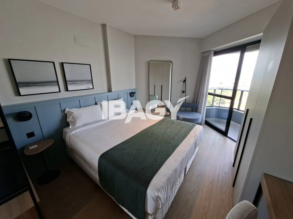 Studio with a glassed-in balcony and open-plan kitchen — photo 176