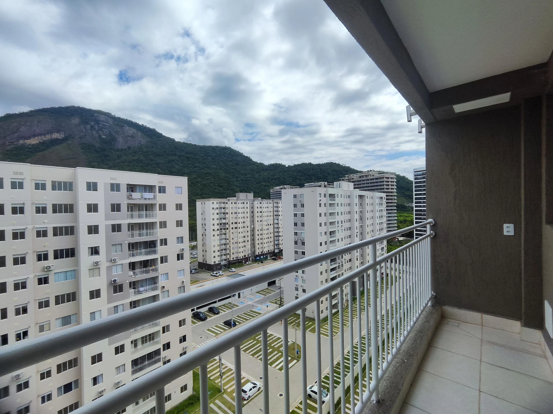 2-bedroom apartment with a balcony and 1 parking spot — photo 6