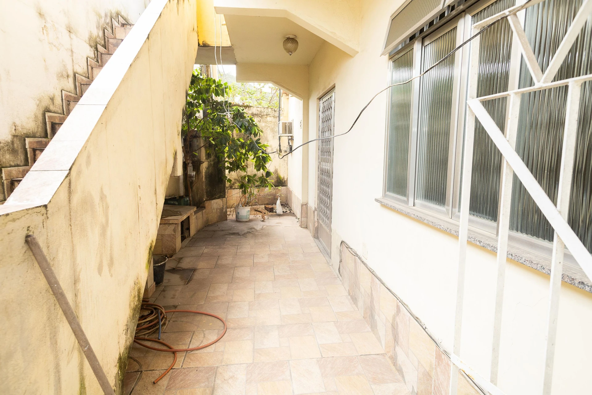 House with 3 bedrooms, 1 en-suite, and private yard — photo 31