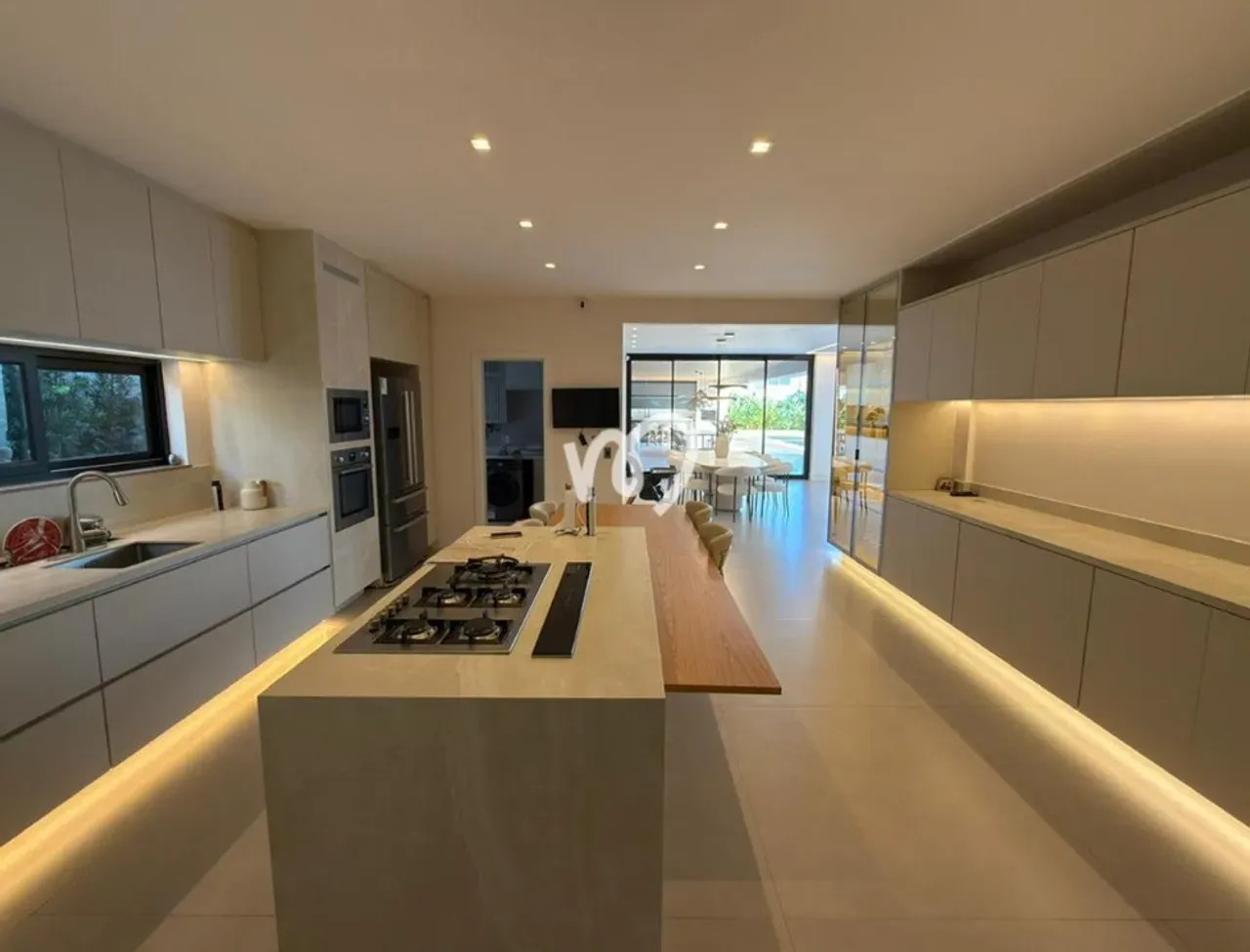 Furnished house with 5 bedrooms and an open kitchen — photo 16