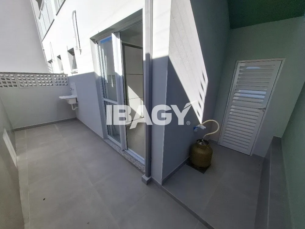 1-bedroom apartment with compact gas kitchenette — photo 9