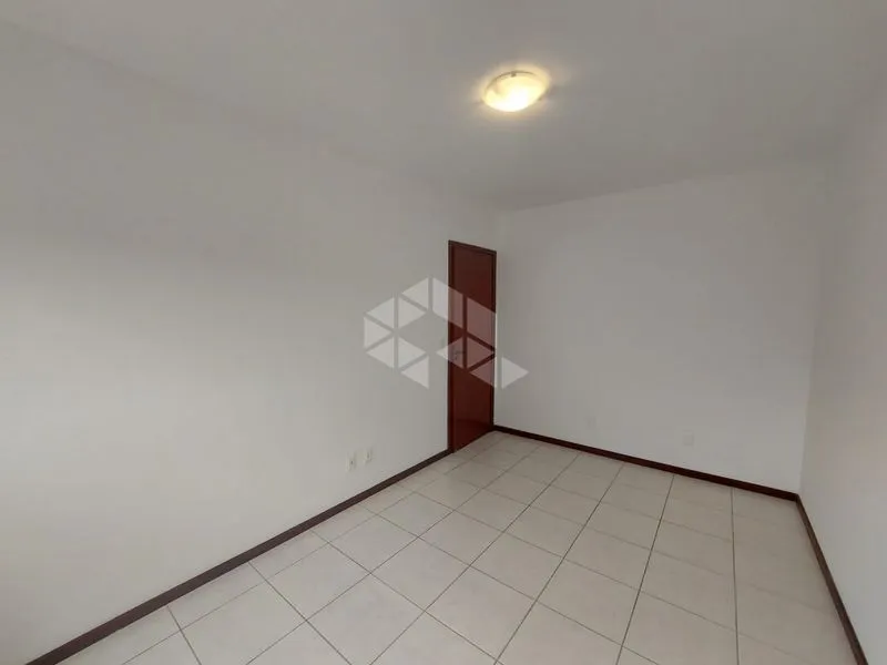 Apartamento de 3 quartos em condomínio com piscina — photo 7