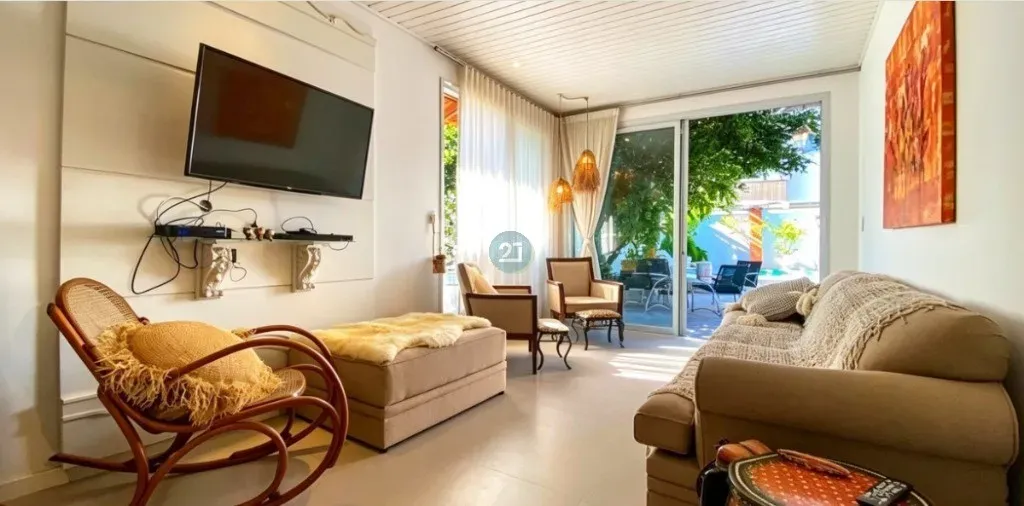 Casa de 5 dormitorios, 5 baños y piscina común — photo 4