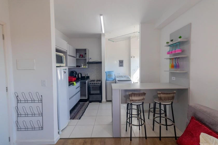 Furnished 1-bedroom apartment with 1 parking spot — photo 2
