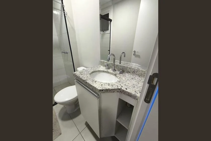 Furnished 1-bedroom apartment with an en-suite — photo 10