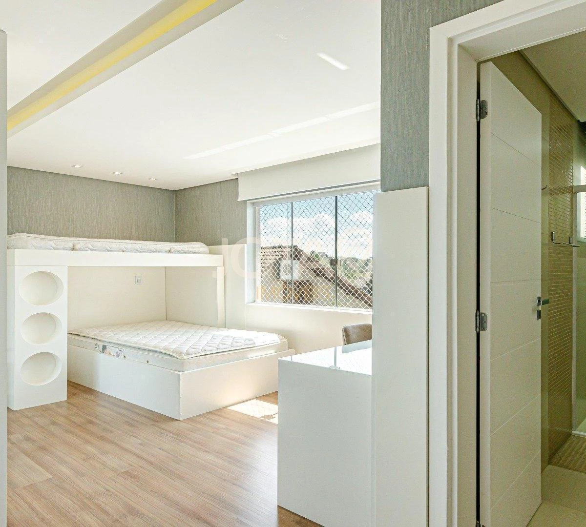 4-bedroom house with a washing machine — photo 5
