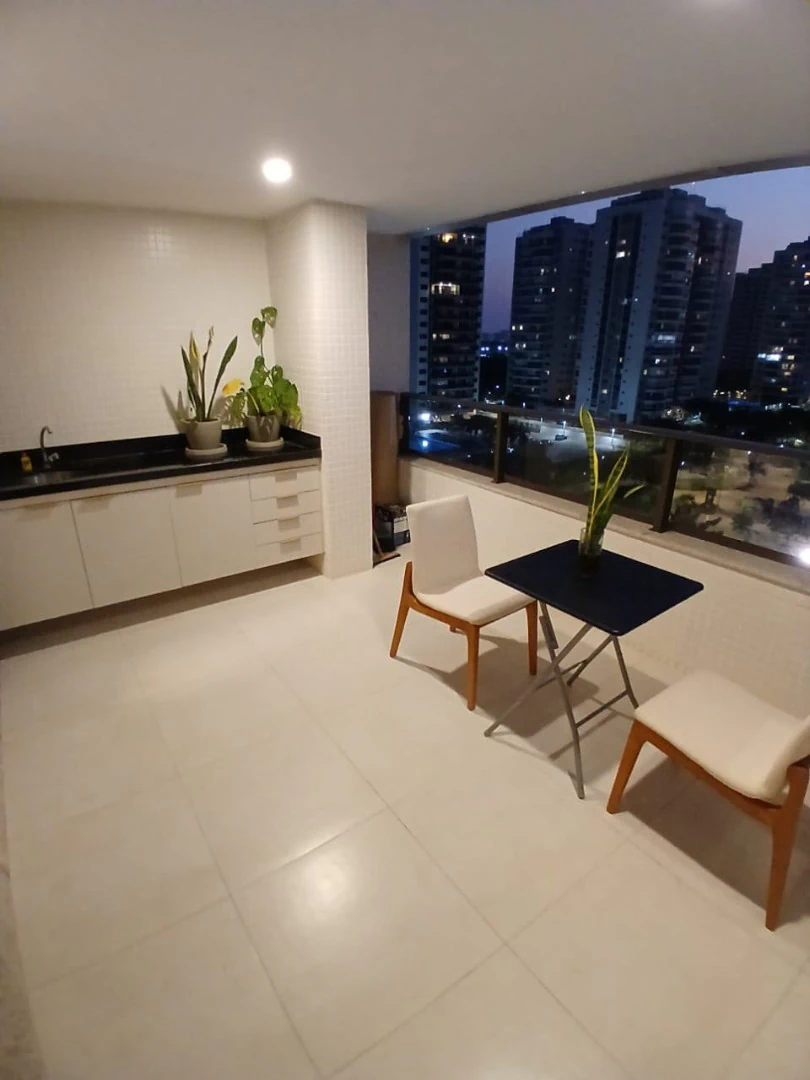 3-bedroom apartment with 3 en-suite baths and 4 total — photo 18
