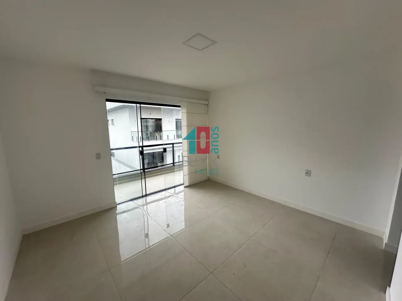 Condominium house with 5 en-suites and open-plan kitchen — photo 22