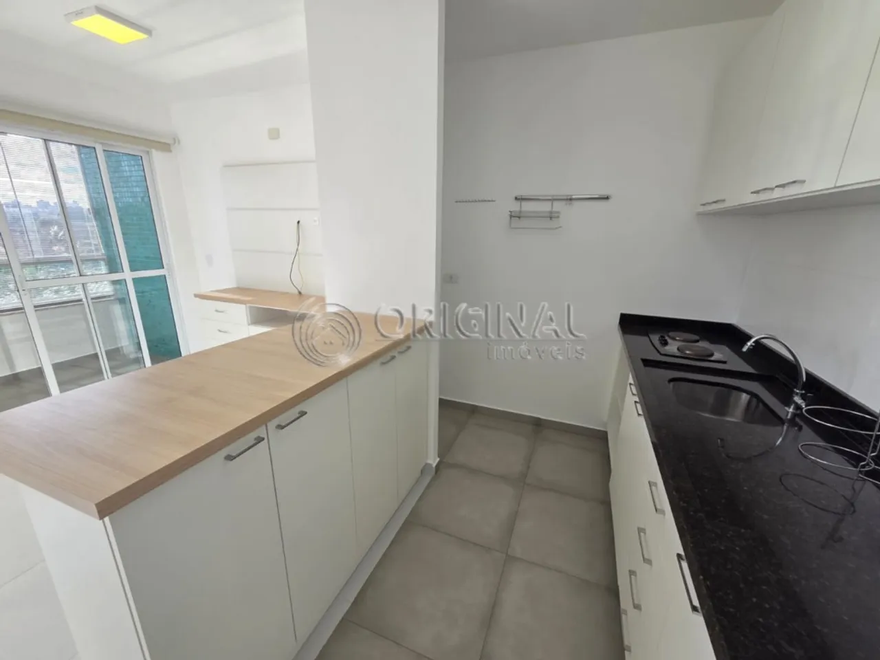 1-bedroom apartment with a balcony and 1 parking space — photo 4