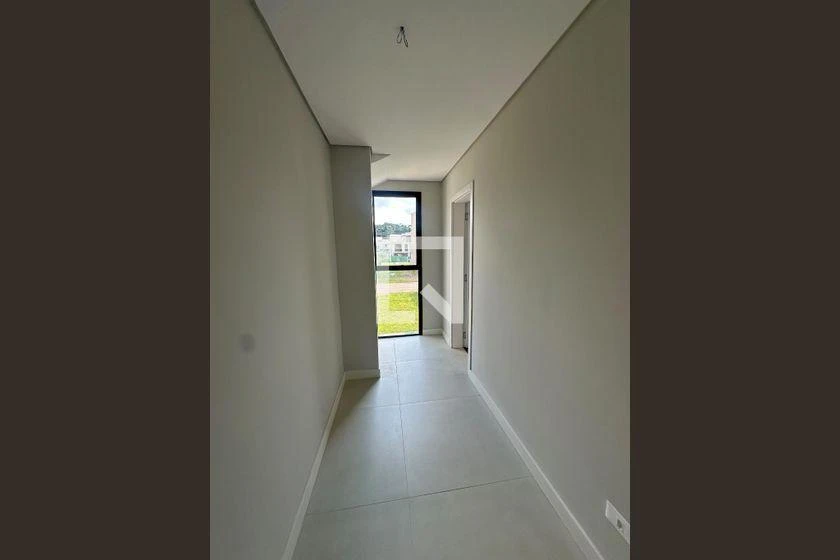 Furnished house, 205 m², with floor-to-ceiling windows — photo 23