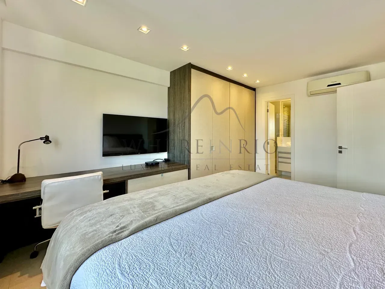 3-bedroom penthouse with 3 bathrooms — photo 17