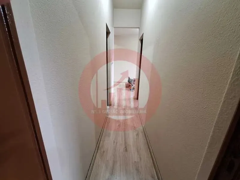 Apartment with wood floors and 2 bedrooms — photo 19