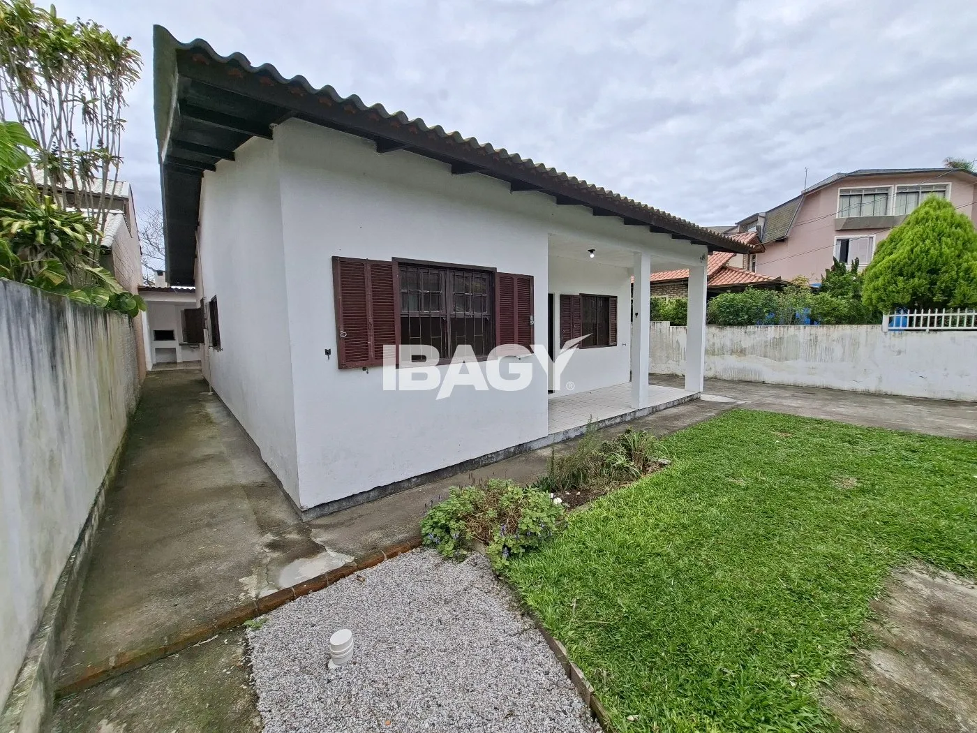 4-bedroom house with a water view in Florianópolis — photo 24