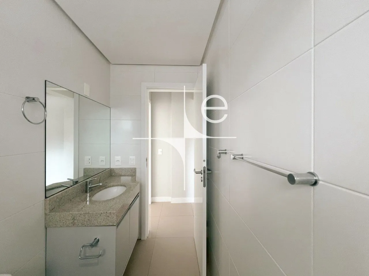 76 m² apartment with 2 bedrooms and a built-in balcony grill — photo 17