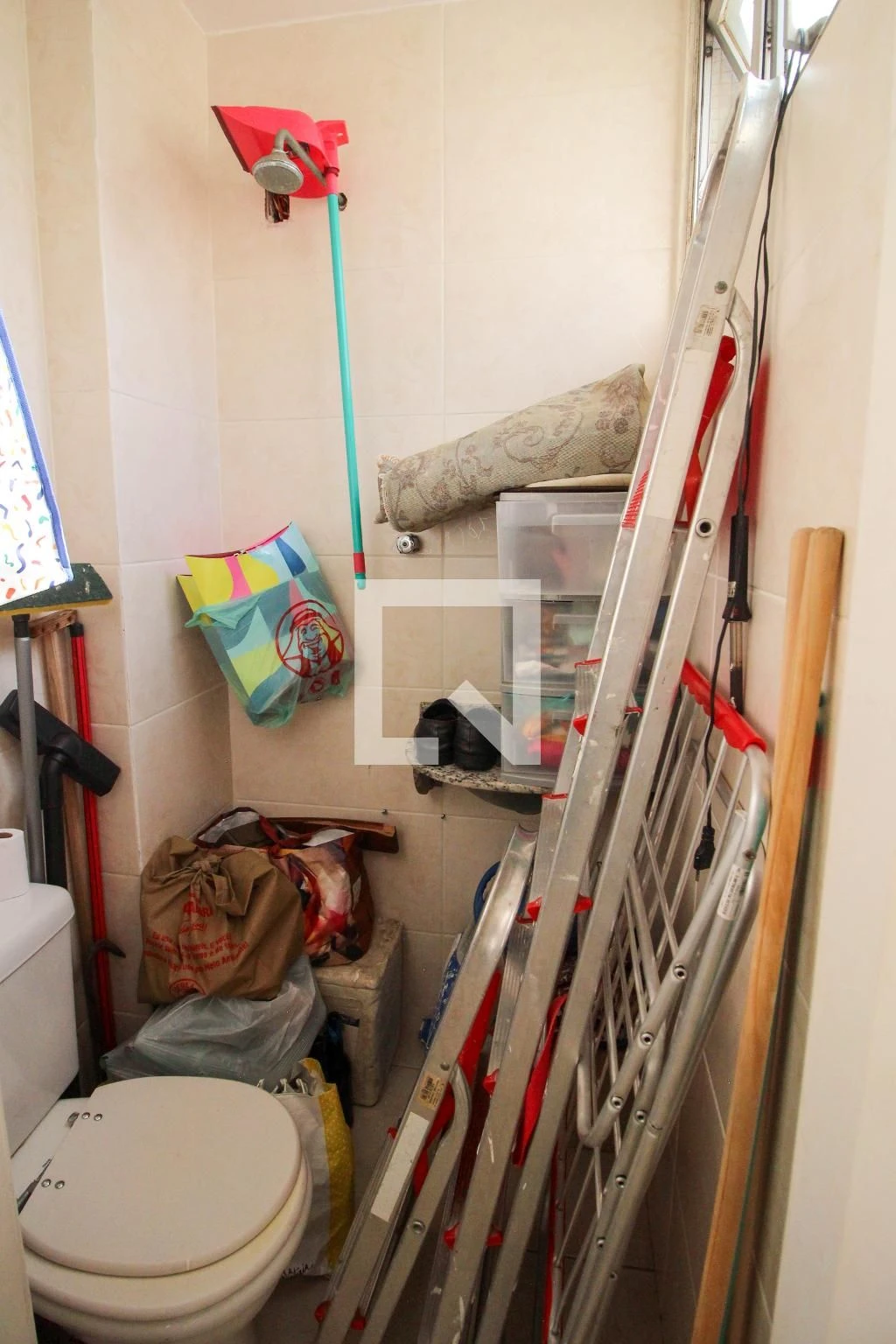 3-bedroom unfurnished apartment with laundry area — photo 40