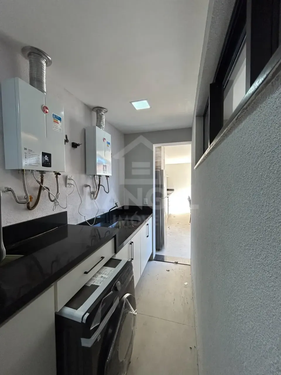 House with 3 bedrooms, 5 bathrooms, and 2 parking spaces — photo 19