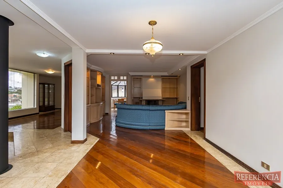 Condo house with 3 bedrooms and a closed kitchen — photo 9