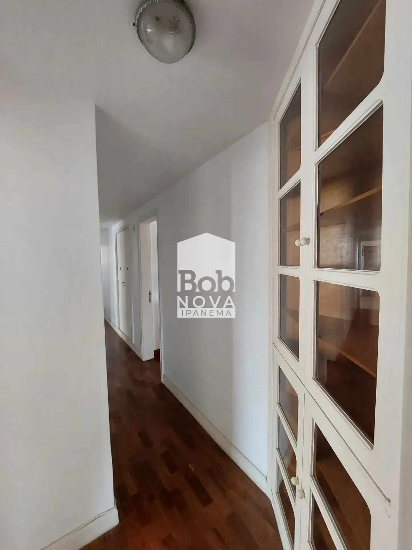 Unfurnished 161 m² apartment with a closed kitchen — photo 30