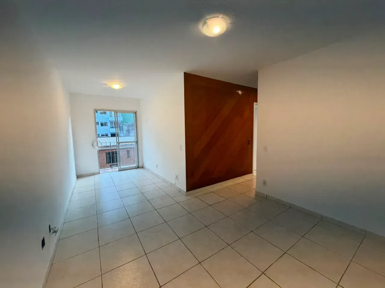 Unfurnished 2-bedroom apartment with parking spot — photo 3