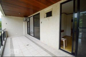 For rent: 4-bedroom apartment with 2 parking spots