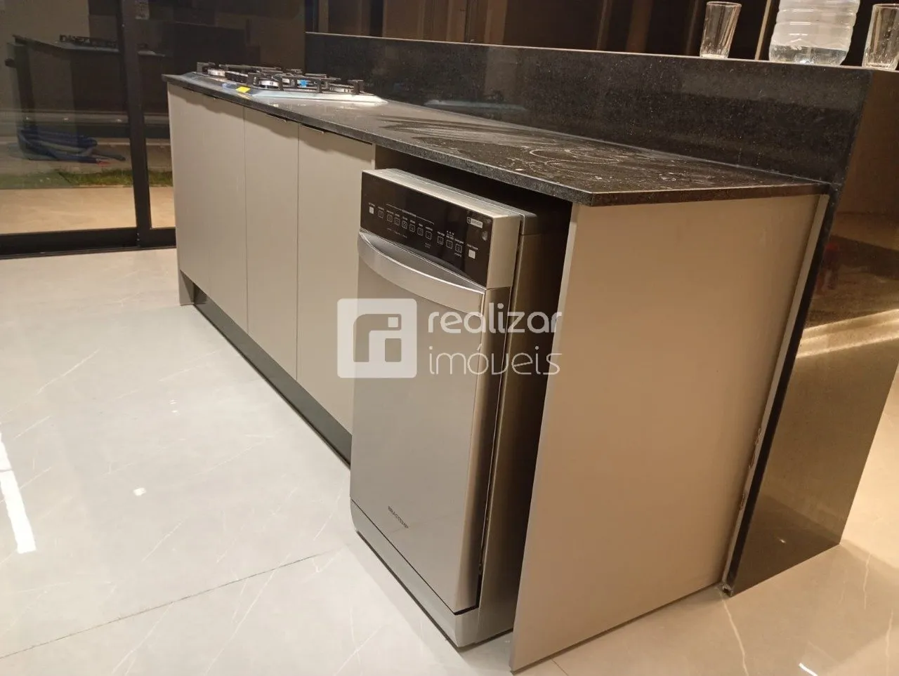 Dishwasher in a 3-bedroom house, 296 m² — photo 11