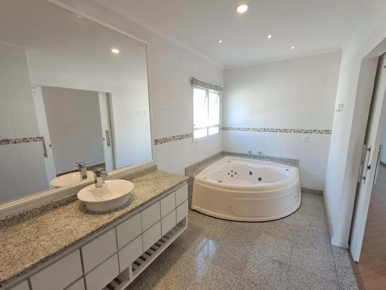 House for rent with 1,500 m², 4 bedrooms and 5 baths — photo 42