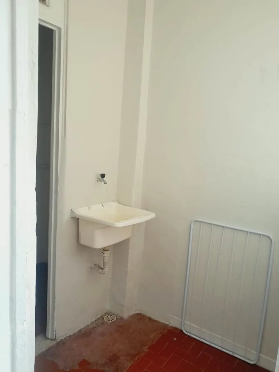 Дерев'яна підлога або ламінат та 1 спальня: квартира 42 м² — photo 8